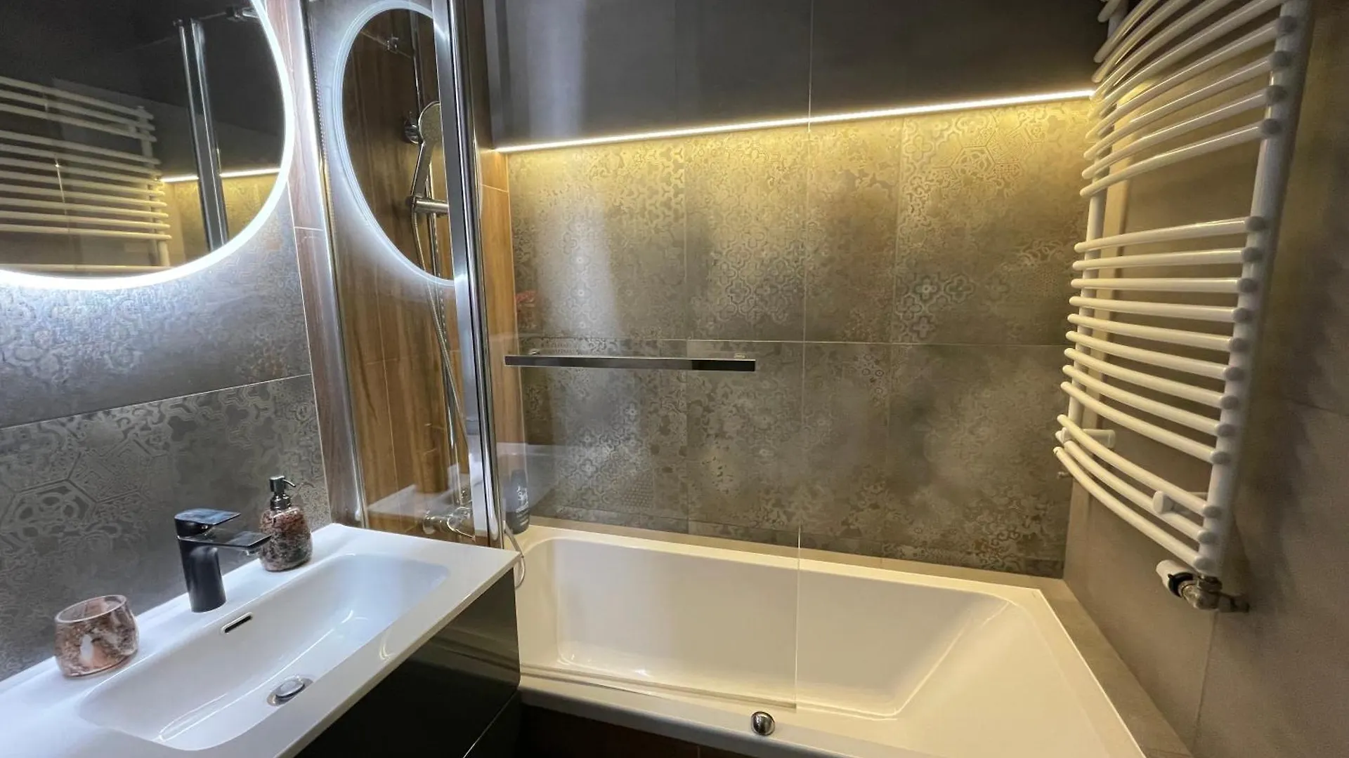 Apartment Essence Lux Apartment, Free Parking, Self Check-In 24H Poznan