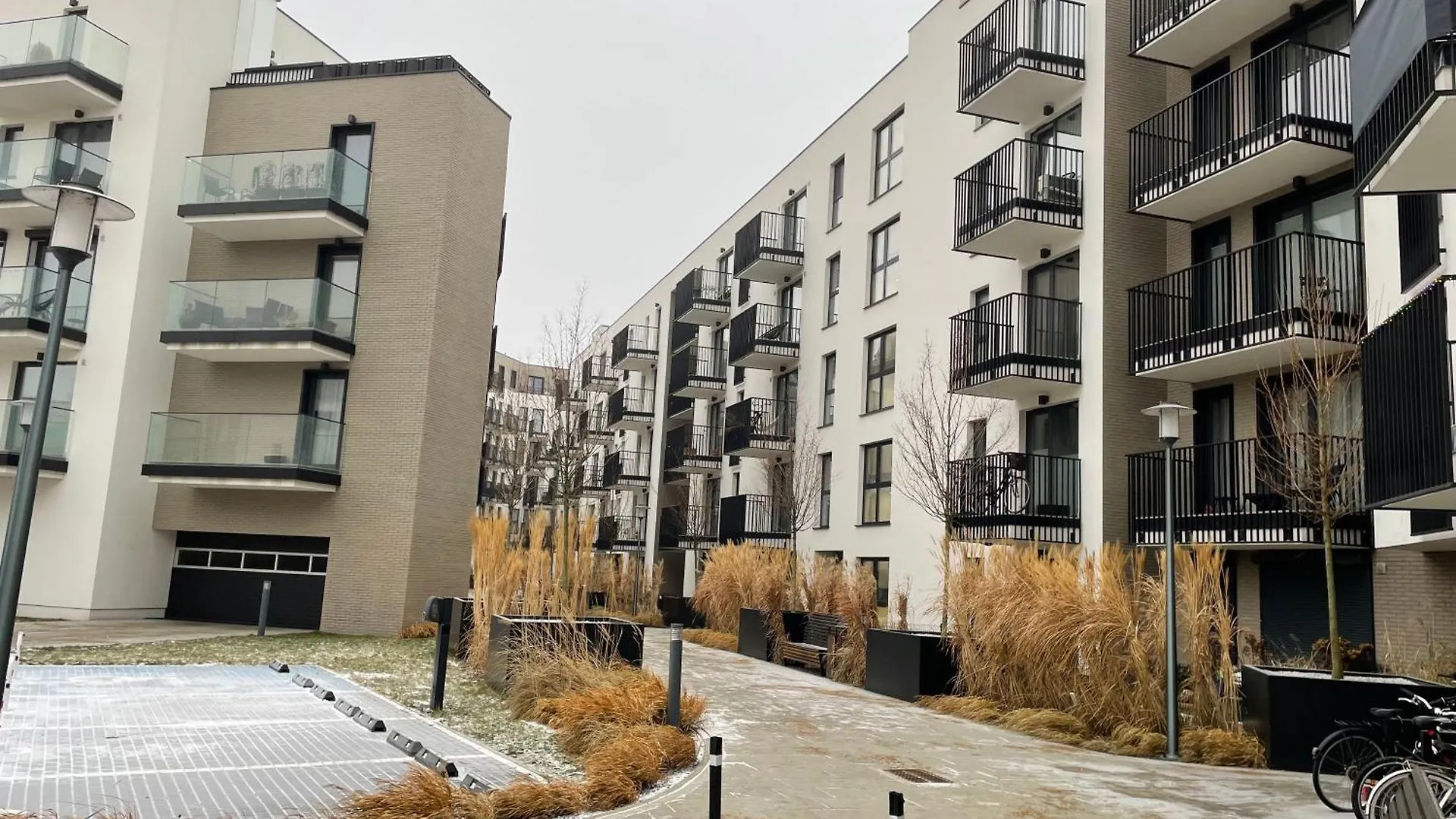 Essence Lux Apartment, Free Parking, Self Check-In 24H contacts