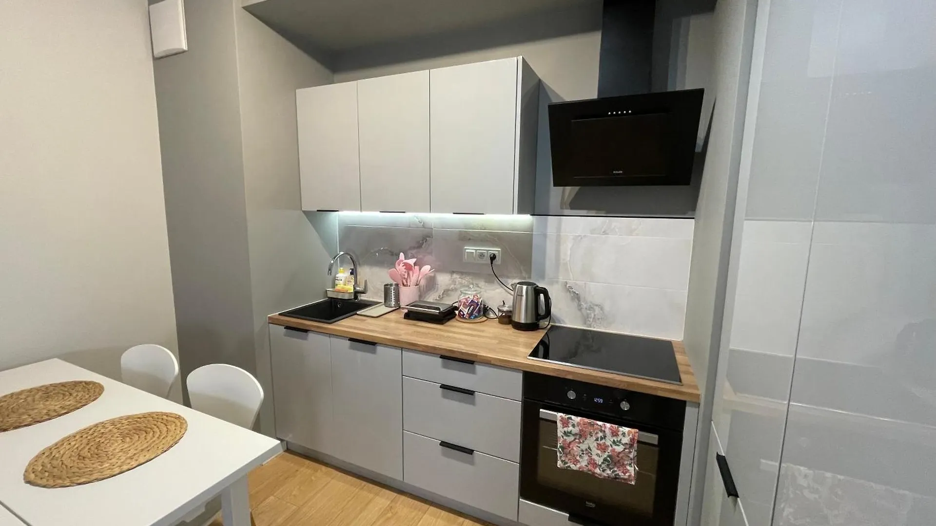 Essence Lux Apartment, Free Parking, Self Check-In 24H Poznan 0*,