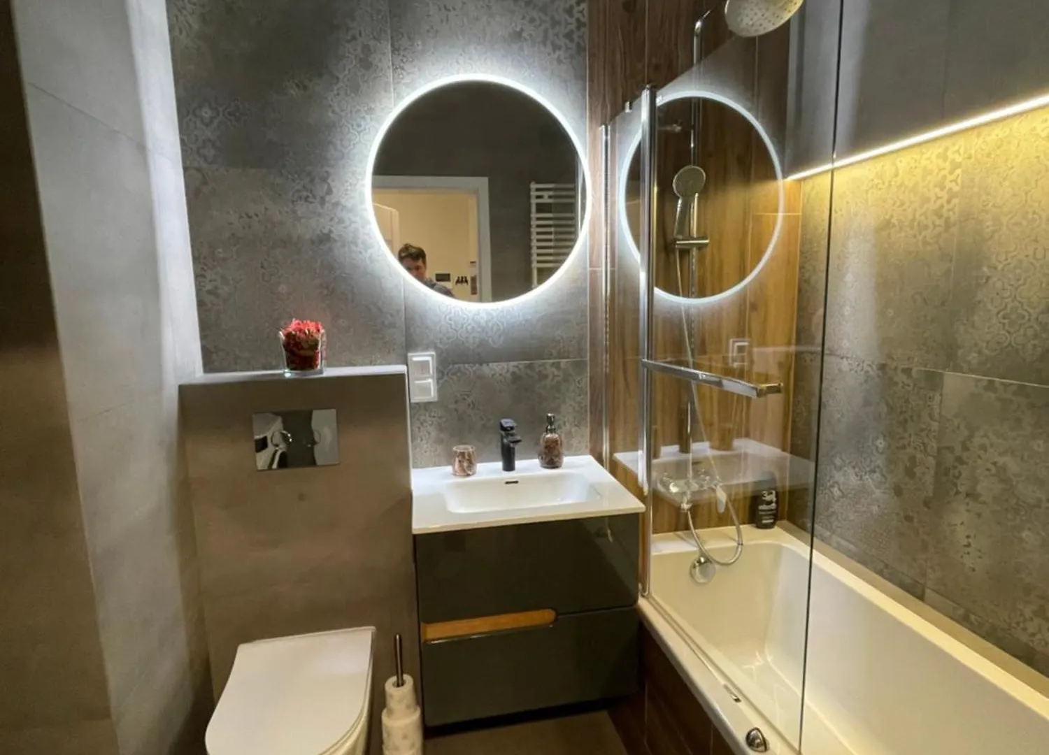 Daire Essence Lux Apartment, Free Parking, Self Check-In 24H Poznan